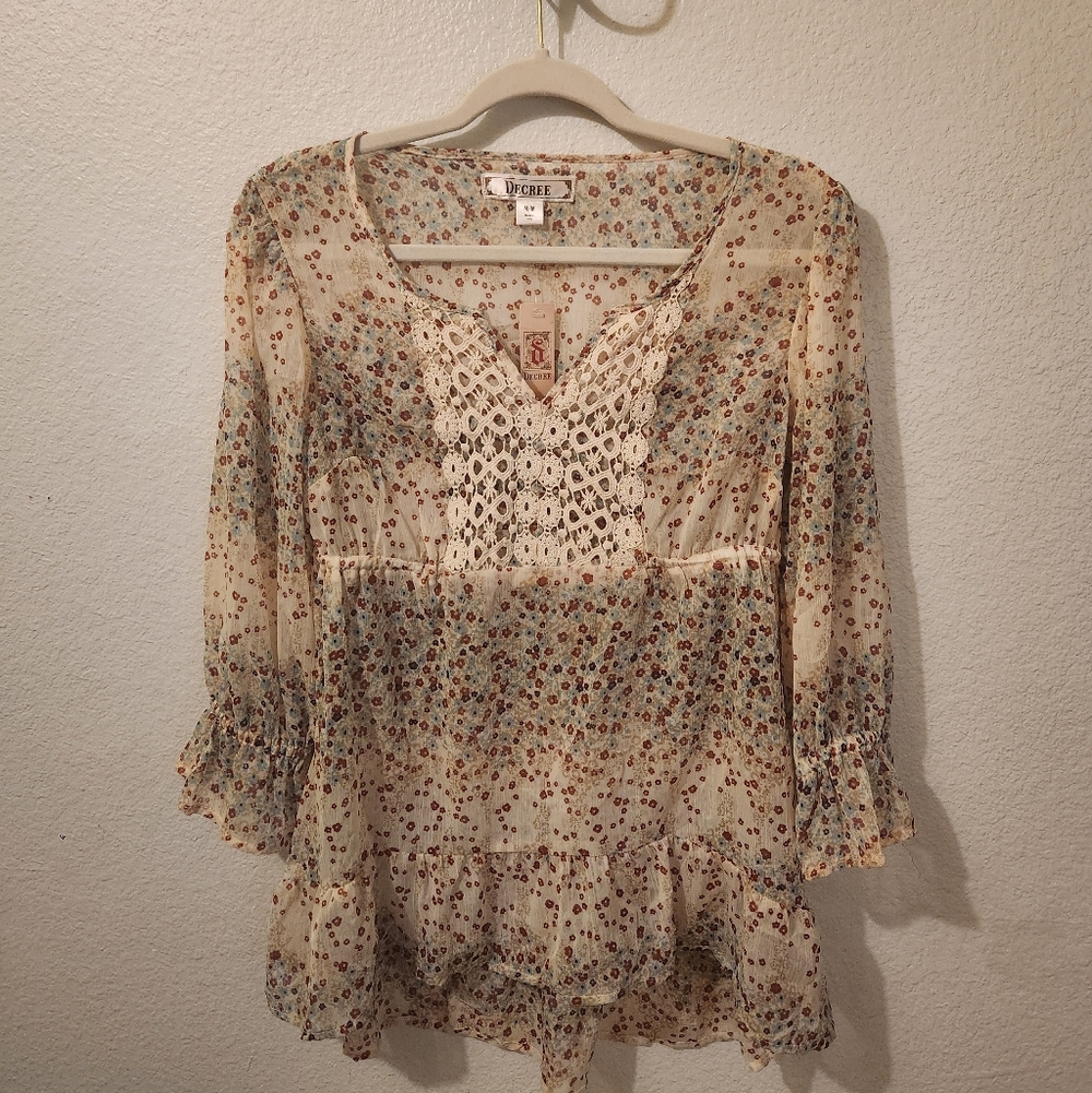 Decree Floral Boho Blouse Medium Lace Trim Peasant Top Ruffle Hem Cottagecore
